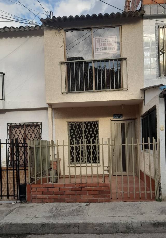 Venta de casa en barrio Guaduales, Cali