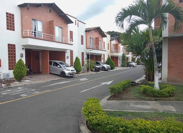 Casa en Palmira a 2 minutos de Centro comercial Llanogrande