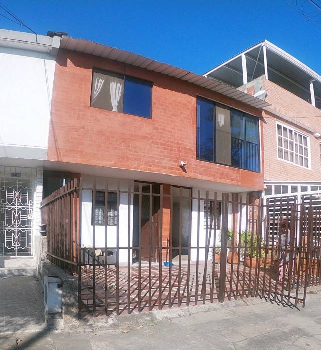 Propiedad con 2 Apartaestudios y un Apartamento en Vipasa Cali