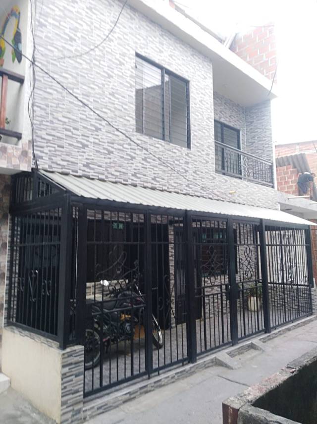 ALIRIO MORA BELTRAN sector Marroquín Casa de 2 plantas